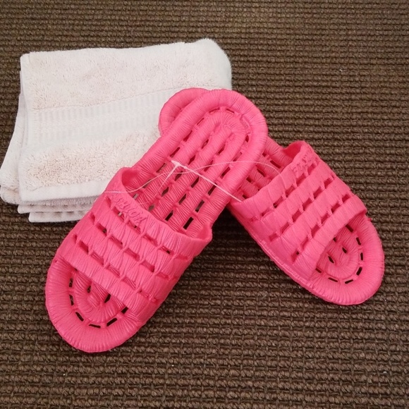 Fashion Shoes - Men/Women Summer Bathroom Sandals Slippers